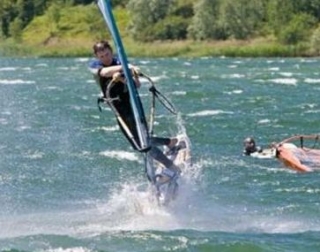  Ofrecemos clases de windsurf profesional 